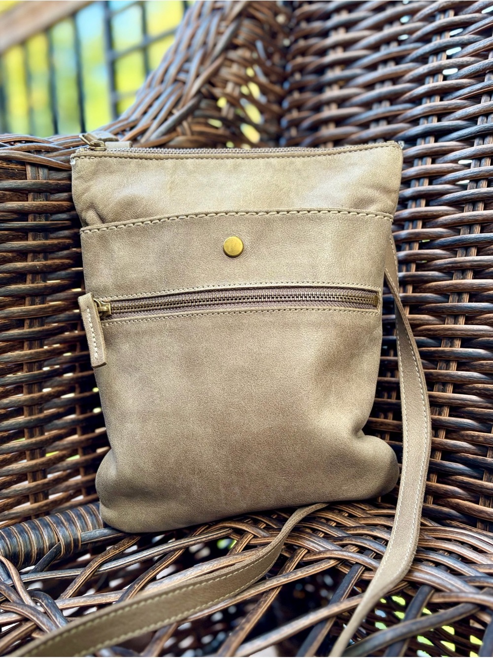 Roots Villager Crossbody Bag – Tribe Leather in Taupe.